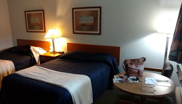 The Lake Huron Resort (Lake Trail Motel) - Web Listing (newer photo)